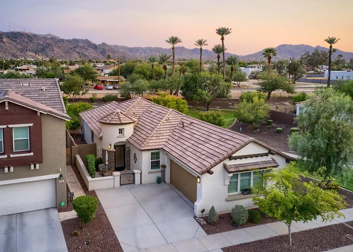 Holiday home Monthly Near Dtwn | Workspace | Ev Charger *