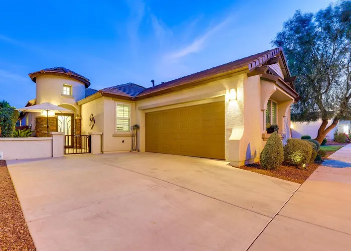Holiday home Monthly Near Dtwn | Workspace | Ev Charger *
